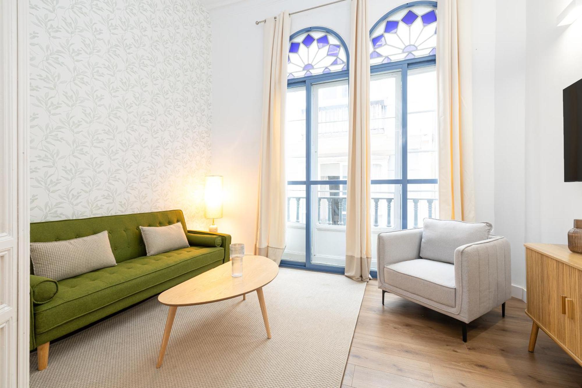 Modern Spacious Palace -1bedroom-center *